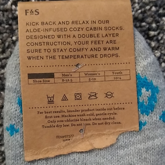 Women Field and Stream cozy cabin socks - Picture 3 of 4